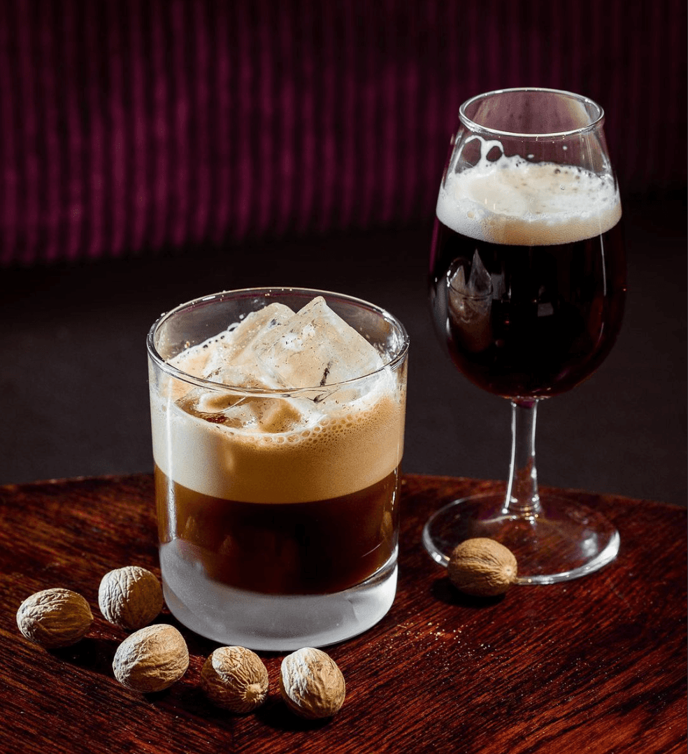 Írskur kaffidrykkur eða stout á barnum