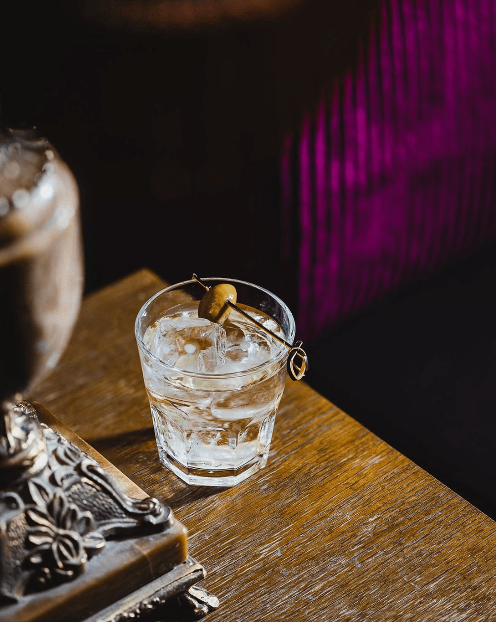 Appelsínugulur kokteill í bolla